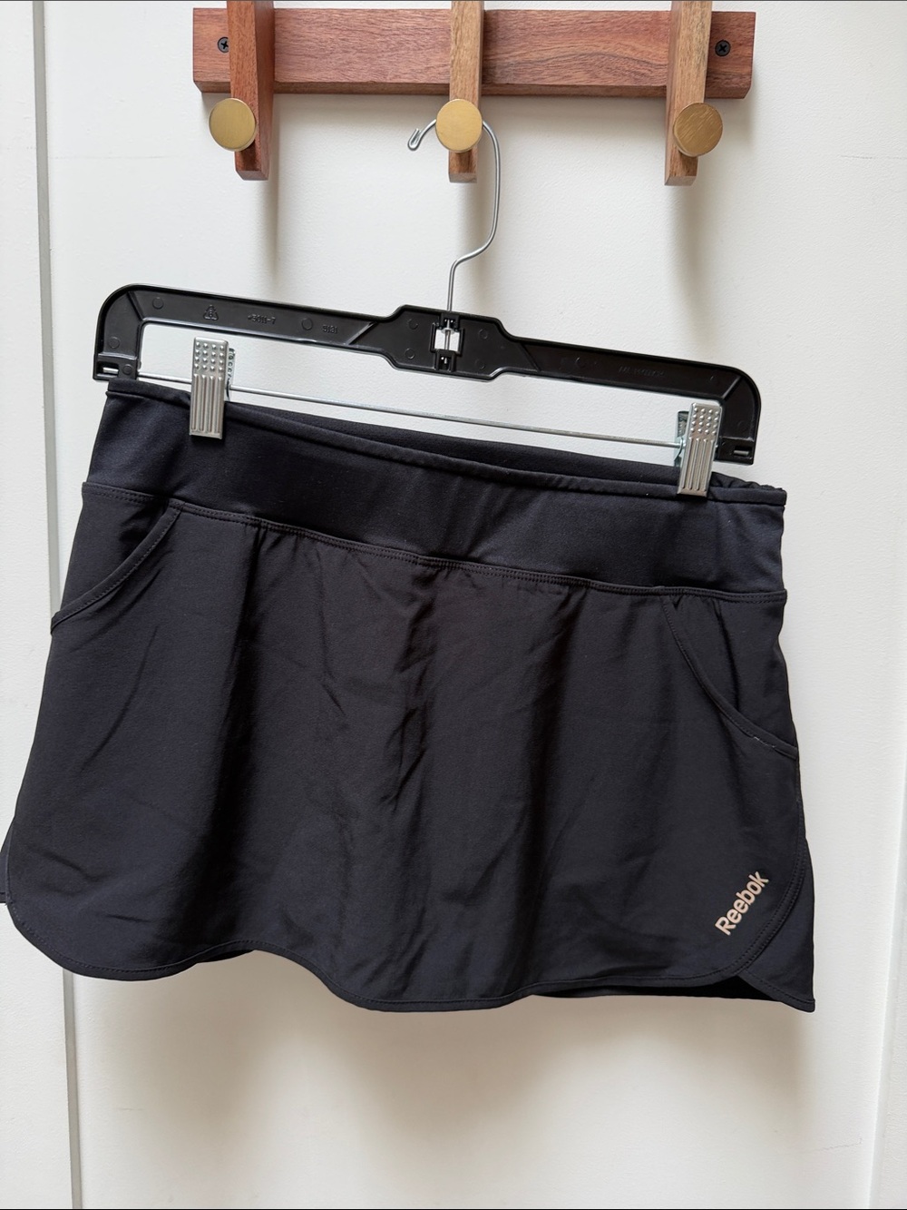 Reebok Black Women's Athletic Skirt with Pockets and built in shorts size small